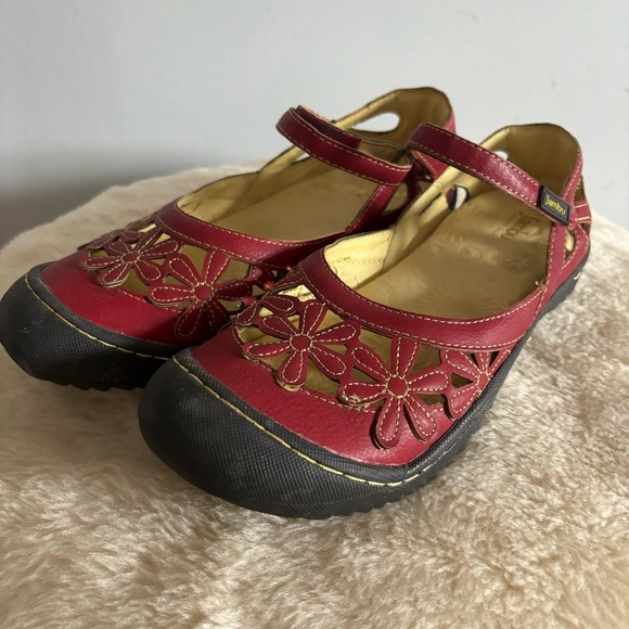 Jambu Vegan leather Red Wildflower Mary Jane sandal, size 8.5 - Picture 2 of 6